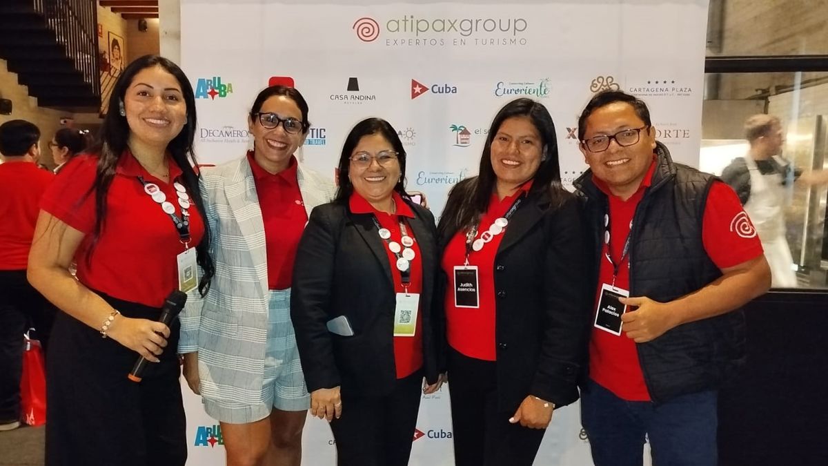 Equipo de Atipax Group celebrando su 19 aniversario. Equipo de Atipax Group celebrando su 19 aniversario.