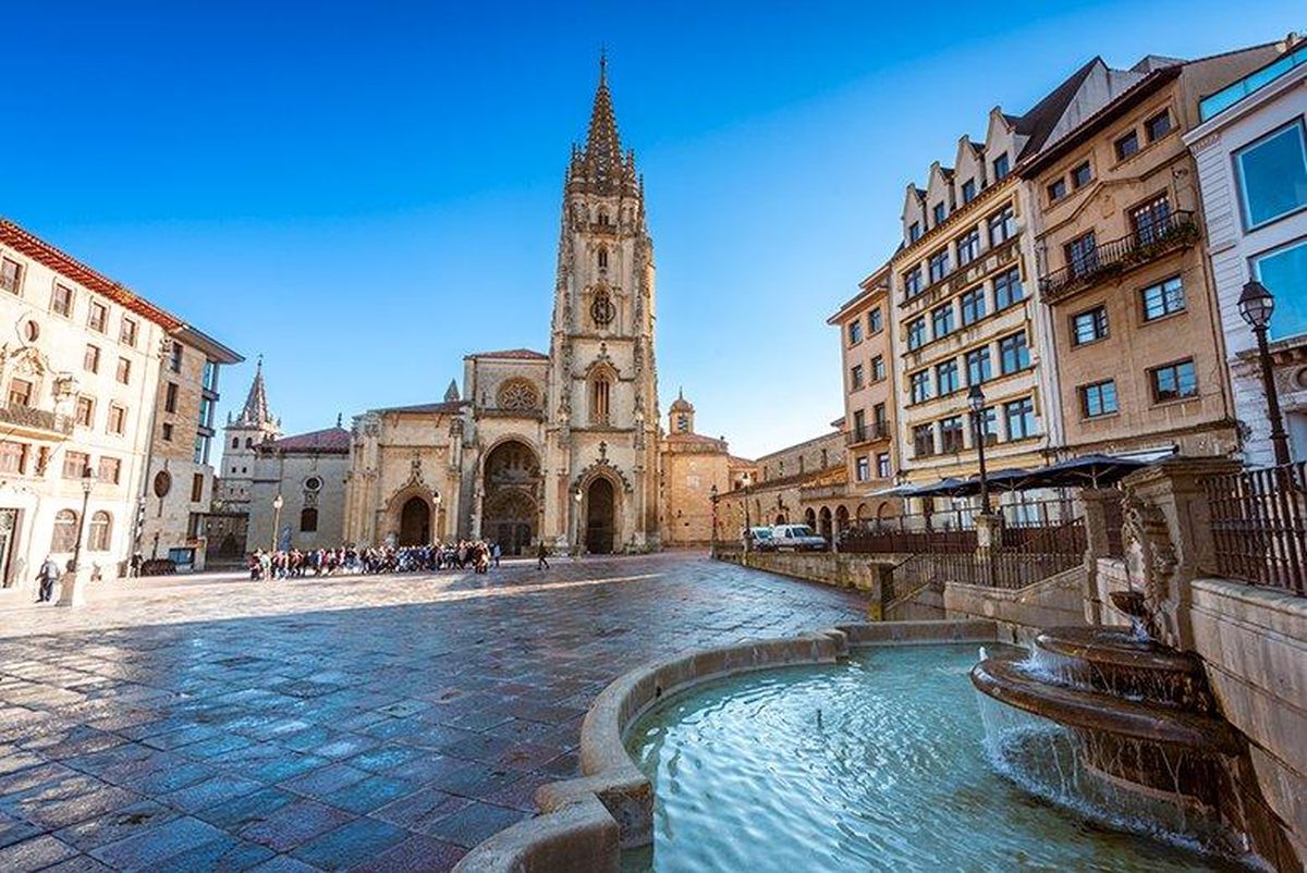 El grupo municipal del PSOE en el Ayuntamiento de Oviedo ha instado formalmente al gobierno local a tramitar e implantar una tasa turística