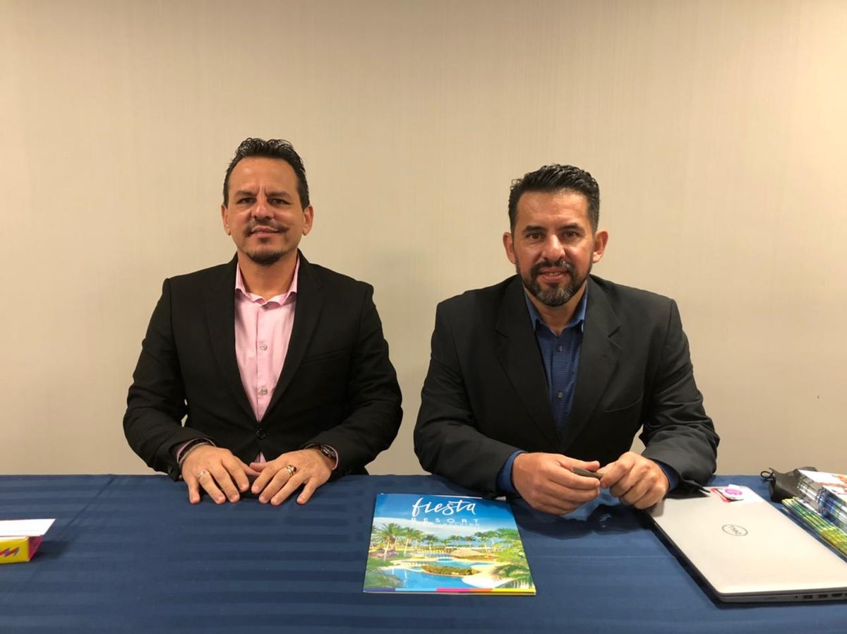 Eidel Ramos, gerente feneral y Manrique Quesada, director de Mercadeo y Ventas de Fiesta Resort.