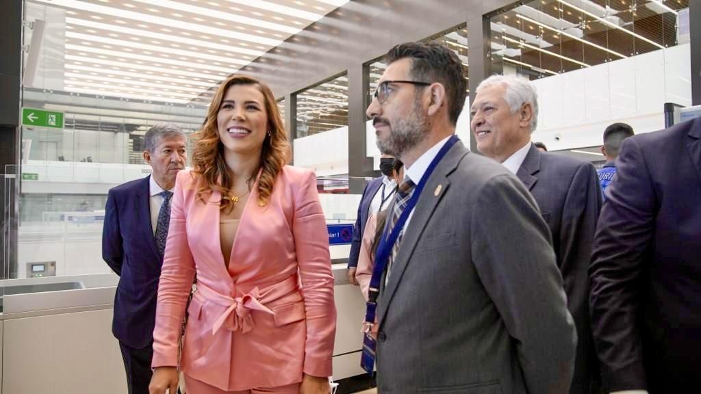 La gobernadora de Baja California, Marina del Pilar Ávila Olmeda; y el secretario de Turismo de Baja California, Miguel Aguiñiga Rodríguez.