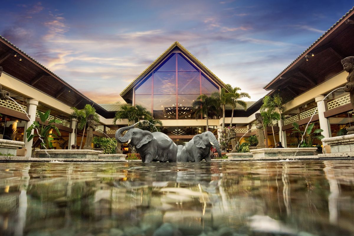 Universal Orlando Resort: Loews Royal Pacific Resort está ambientado como si fuera Bali -con ambiente zen, fuentes, mucha madera y cristal-.