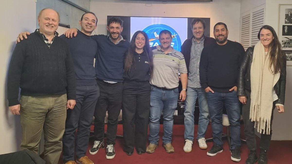 APG Day en Argentina: Fernando Tello (Connecting Travel), Leandro Krikorian (Juliá Tours), Pablo Varela (Turismo Cabal), Noelia Gandorfi (APG Argentina), Christian Lema (Carnival Tours), Fernando Pereira (Sudameria), Julio César Martín (Action Travel) y Guadalupe de la Sota (Morisan).
