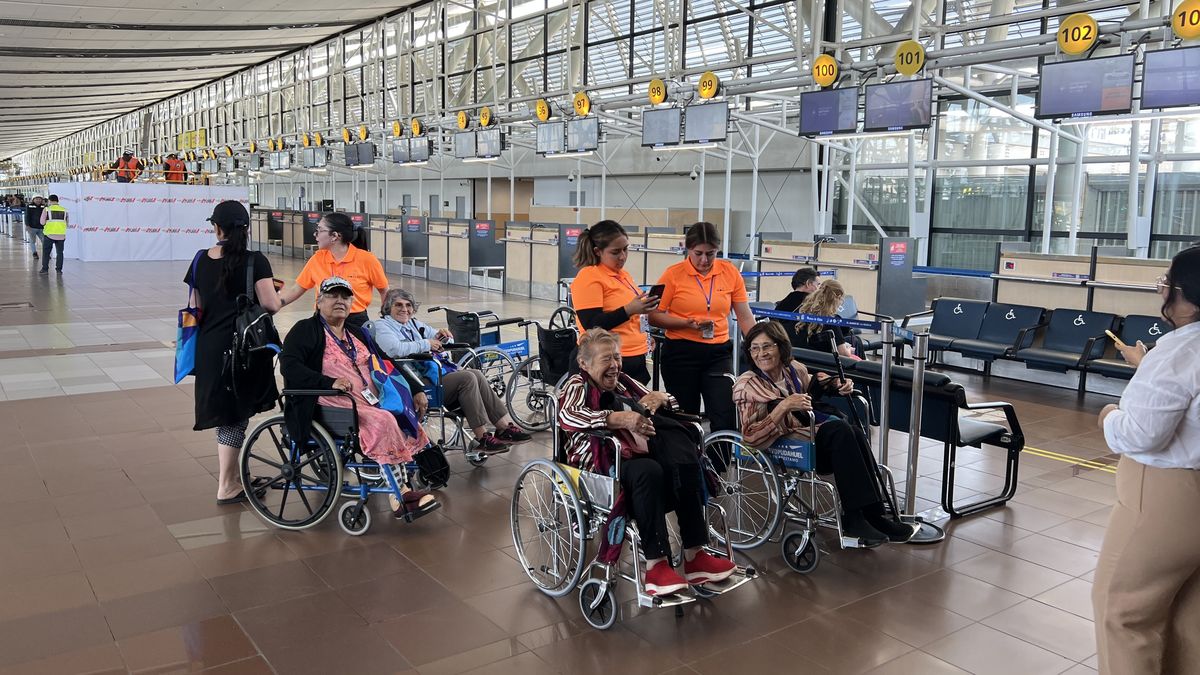 Nuevo servicio de asistencia para pasajeros con movilidad reducida en el Aeropuerto de Santiago iniciará con marcha blanca.&nbsp;