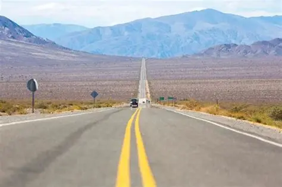 La mítica Ruta Nacional 40, la columna vertebral del país, tiene tramos que requieren obras de mantenimiento.