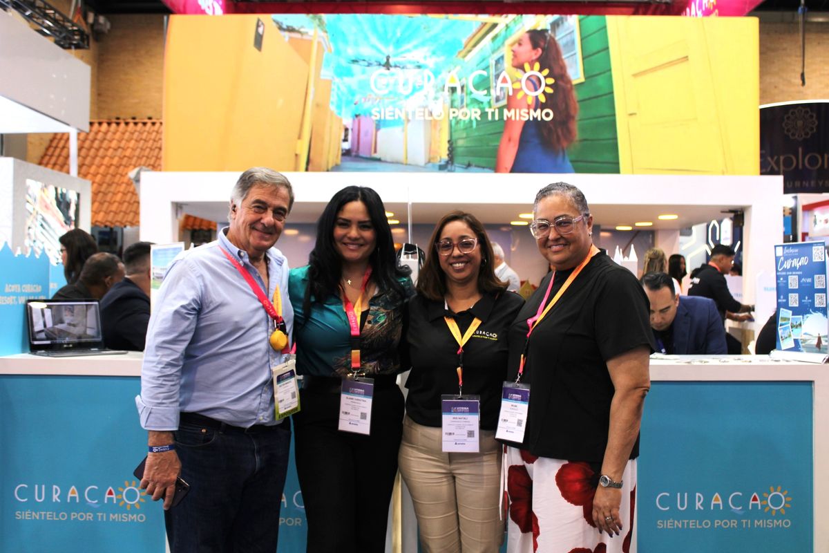 Víctor Dapena y equipo de Curazao.
