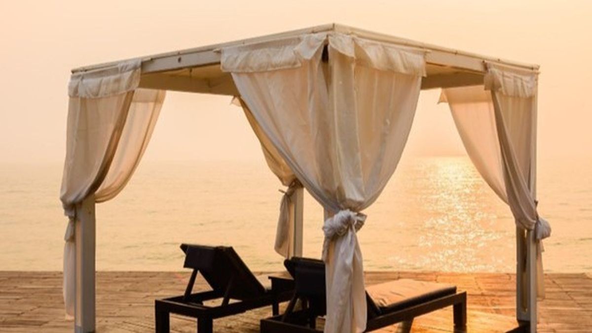 Transformar un espacio exterior en una zona funcional, acogedora y con estilo es más sencillo de lo que parece cuando se incorpora una pérgola al diseño. Esta estructura se ha convertido en una de las soluciones favoritas para quienes buscan aprovechar al máximo su jardín, terraza o patio, ya que aporta elegancia, confort y una sensación de refugio ideal para disfrutar del aire libre en cualquier época del año.