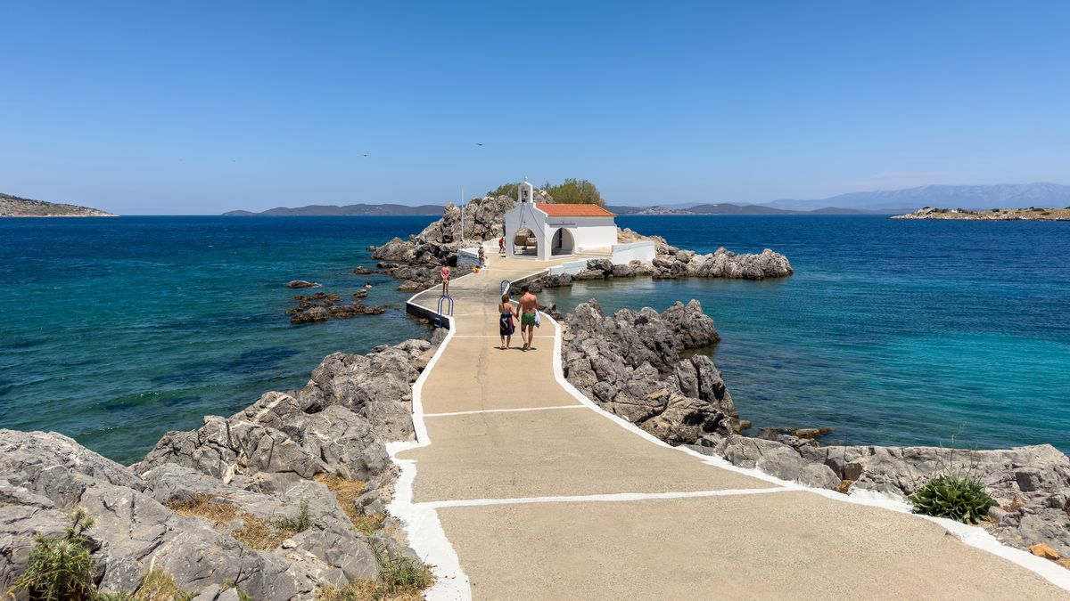 Grecia: la iglesia de Agios Isidoros, uno de los deslumbrantes atractivos de Quíos.