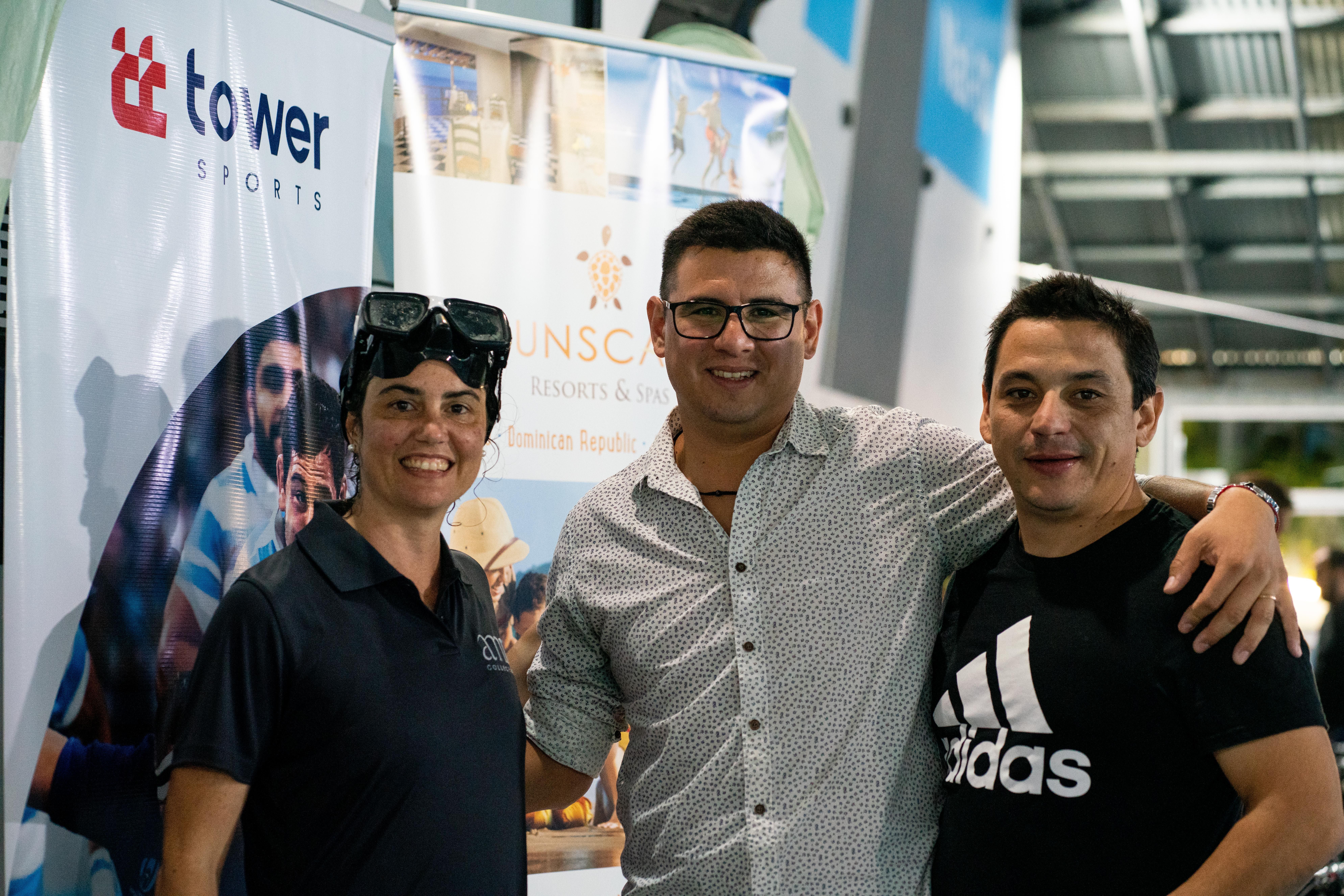 Jennifer Barnfather, representante de AMR Collection; junto a Juan Manuel&nbsp; Ghiglione y Emiliano Candela.