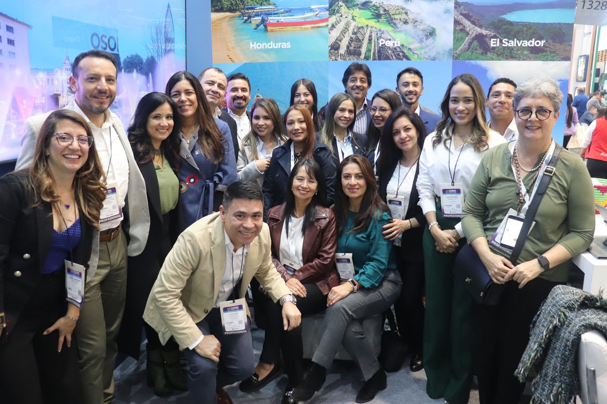 Juan Rodríguez Medina Chief Marketing Officer de GHL Hoteles y su equipo.