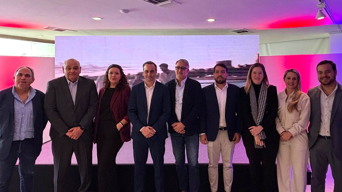 Delegación en representación de Alagoas junto a ejecutivos de Flybondi durante la presentación en la Embajada de Brasil.