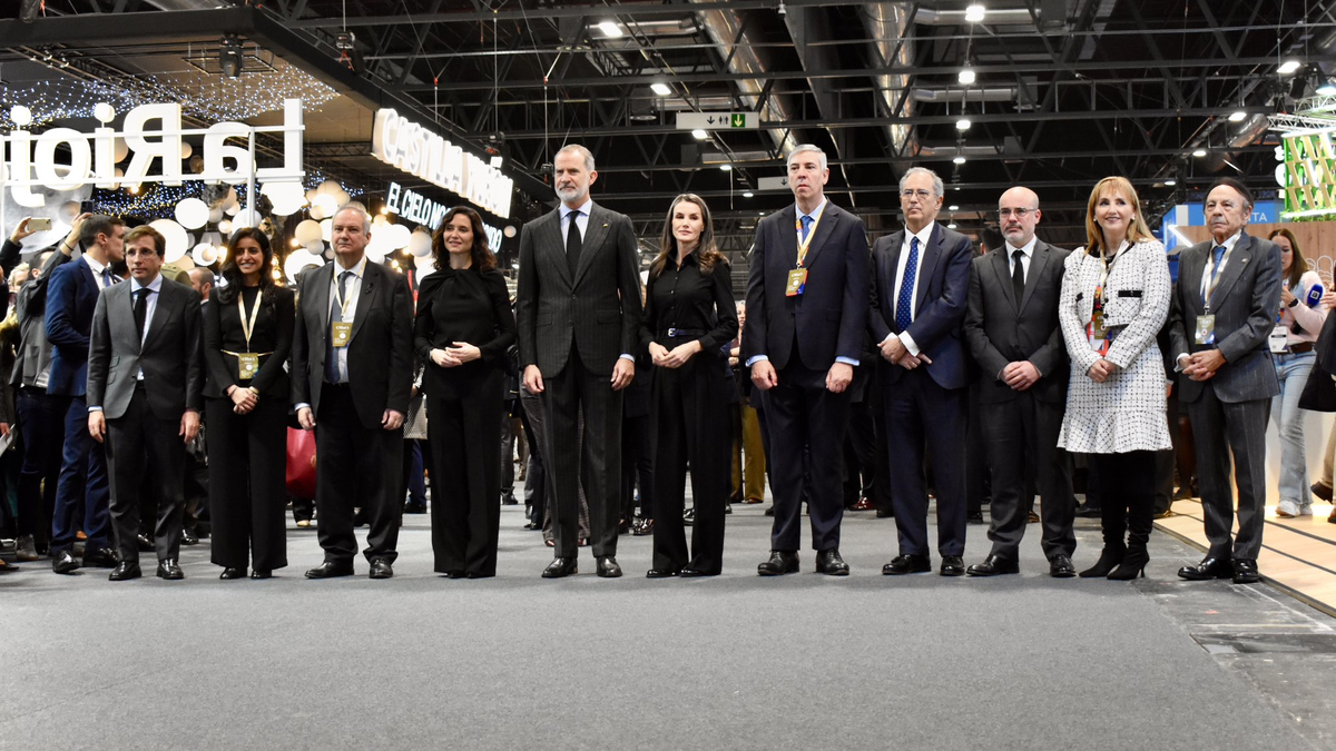 Los Reyes de España llevaron a cabo su tradicional recorrida por Fitur durante la segunda jornada.