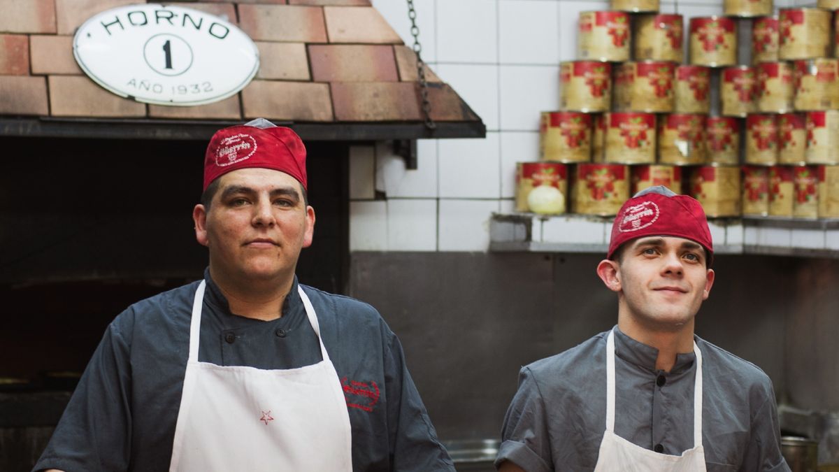 Gastronomía en Buenos Aires: disfrutá de un recorrido por la historia de la deliciosa pizza de Güerrin.