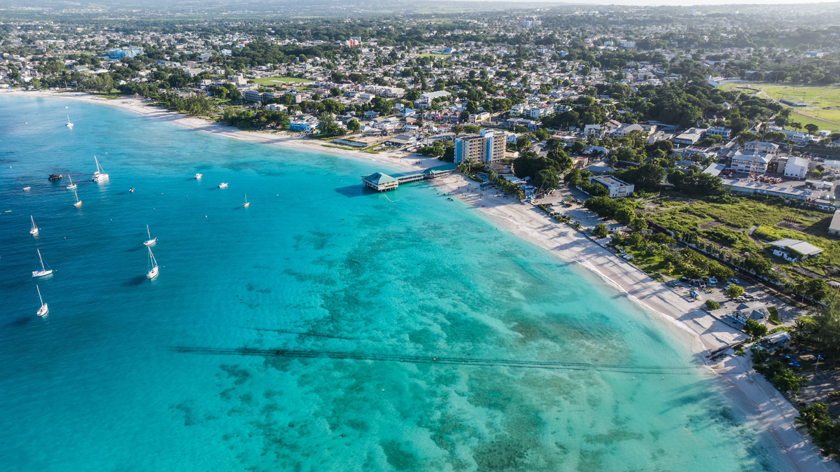 Barbados es reconocido como una de las islas más increíbles para disfrutar de tus vacaciones en el Caribe.