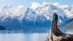 Volando Viajes ofrece un programa a Argentina que incluye a Bariloche, ciudad ubicada a orillas del lago Nahuel Huapi.