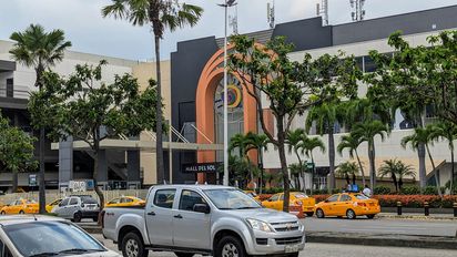 Sector del Mall del Sol, en Guayaquil, en un día normal.