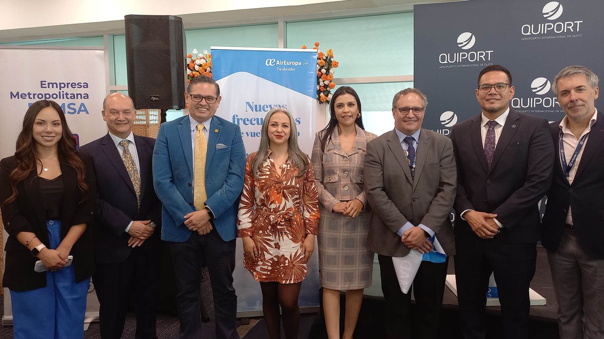Gardenia Segovia, gerente subrogante de la Empresa de Servicios Aeroportuarios; Enrique Yturriaga, embajador de España en Ecuador; Mateo Estrella, ministro de Turismo; Fernanda Racines, alcaldesa de Quito subrogante; Patricia Chiriboga, subsecretaria del Ministerio de Transporte; Ramón Miró, director general de Quiport; Juan Pablo Franco, director general de Aviación Civil; y Alberto Cladera, country manager en Ecuador de Air Europa. - Ladevi Medios y Soluciones Gardenia Segovia, gerente subrogante de la Empresa de Servicios Aeroportuarios; Enrique Yturriaga, embajador de España en Ecuador; Mateo Estrella, ministro de Turismo; Fernanda Racines, alcaldesa de Quito subrogante; Patricia Chiriboga, subsecretaria del Ministerio de Transporte; Ramón Miró, director general de Quiport; Juan Pablo Franco, director general de Aviación Civil; y Alberto Cladera, country manager en Ecuador de Air Europa.