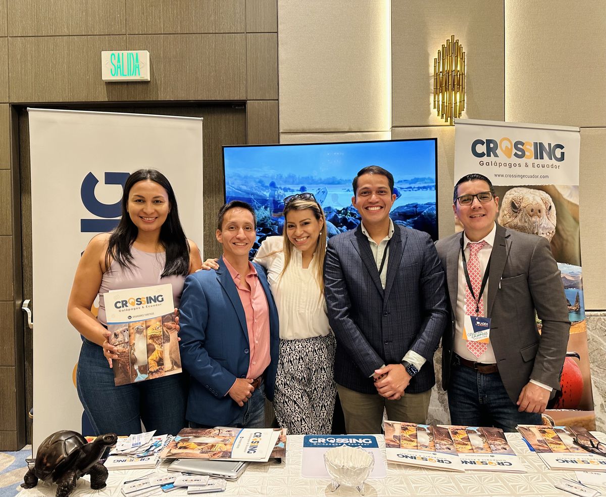 Parte del equipo Crossing Galápagos & Ecuador, incluido Fernando Rizzo. - Ladevi Medios y Soluciones Parte del equipo Crossing Galápagos & Ecuador, incluido Fernando Rizzo.
