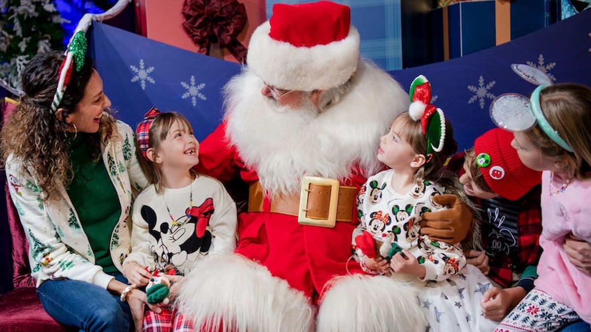 Walt Disney World Resort celebra la navidad con experiencias únicas que combinan música, tradición y entretenimiento en cada rincón de EPCOT.