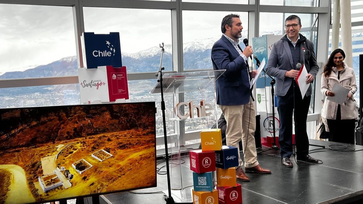 Francisco Godoy, presidente de la Corporación Regional de Turismo de Valparaíso, y Marcelo Vidal, director regional de Sernatur, invitaron a vacacionar y disfrutar de los panoramas programados en la región.