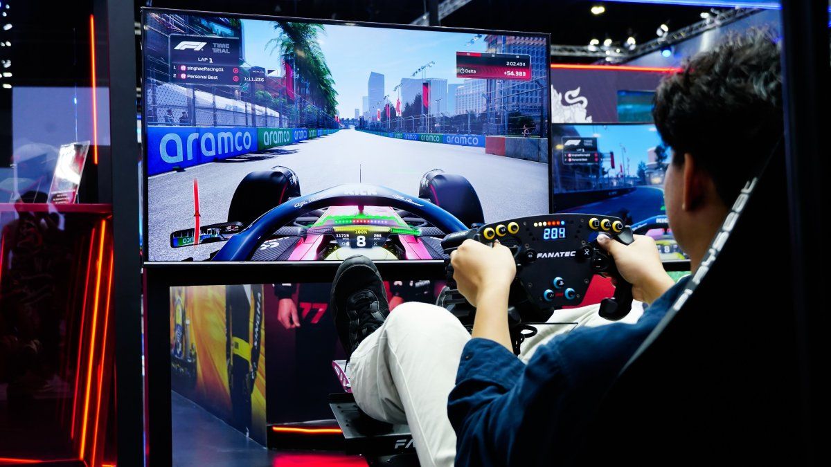 Fin de semana en Buenos Aires: cada sesión de los simuladoresincluye práctica, clasificación y carrera, con gráficos de alta definicióny sonido envolvente.&nbsp;