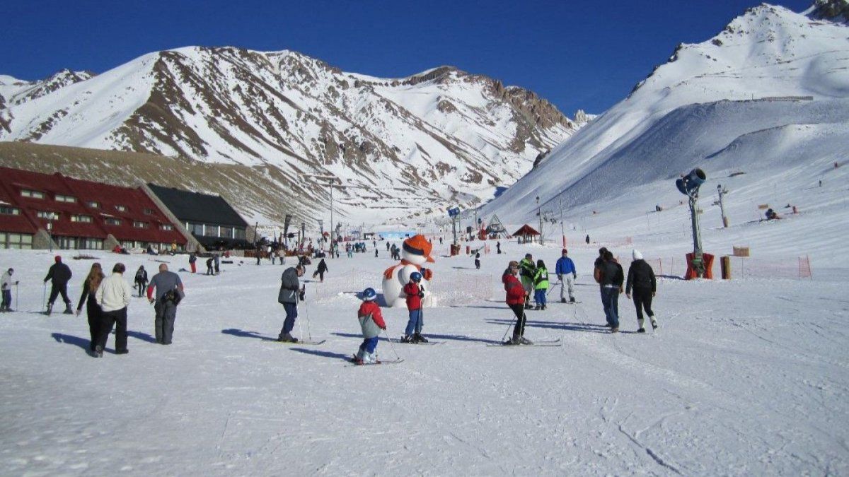 Esta temporada de invierno en Mendoza se vive con la reapertura del histórico centro Penitentes. Conocé todo lo que vas a poder hacer allí. 