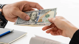 altText(Divisas: visitantes internacionales ingresan más de 21 mil millones de dólares de enero a julio)}