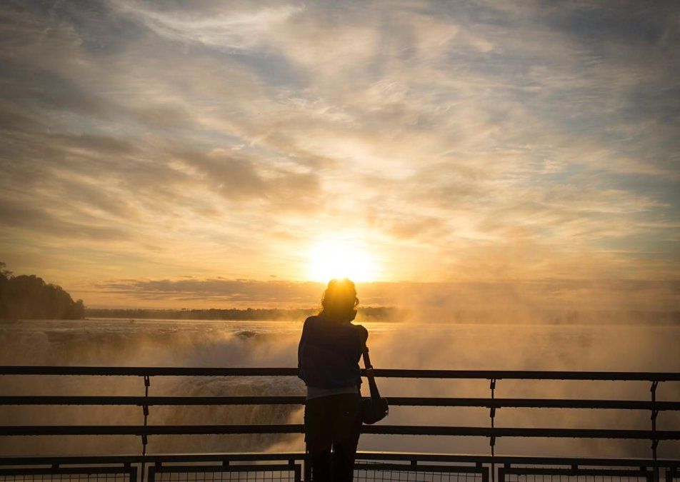 El turismo interno vive una gran Semana Santa: más de 210 mil pasajeros viajan con Aerolíneas Argentinas y los destinos superan el 80% de ocupación. Daniel Scioli pondera que las escapadas de último momento marcan la tendencia.