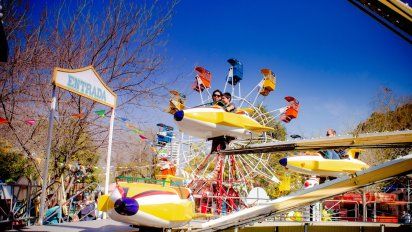 El parque cuenta con divertidos juegos mecánicos, además de granjas educativas y todo tipo de entretenciones.&nbsp;
