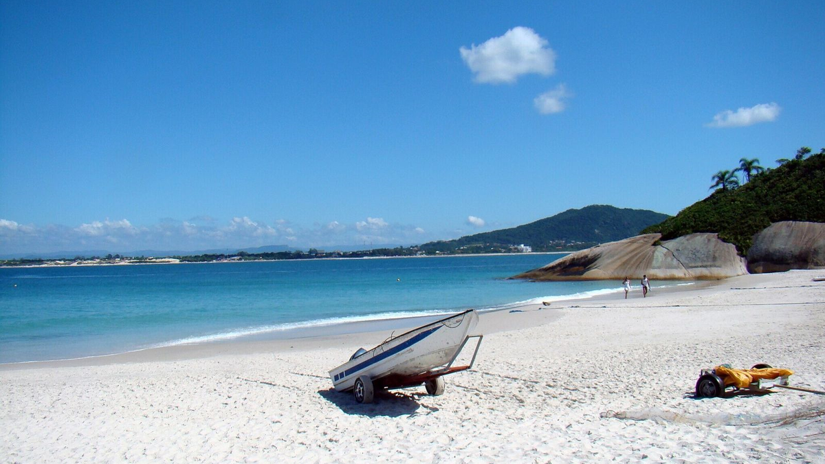 El vuelo Salta–Florianópolis desde enero de 2026 genera tensiones: agencias emisivas apoyan, hoteleros y gastronómicos temen caída de consumo.