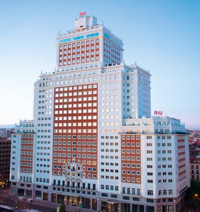 Fachada del&nbsp;Riu Plaza España.