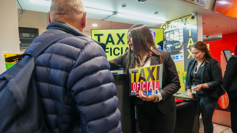 Aeropuerto de Santiago: Valor Operación Transporte (VOT) es parte de la estrategia que busca terminar con el transporte irregular de pasajeros.