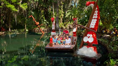 La atracción más nueva del parque temático Legoland Florida Resorts, en Winter Heaven, navega a través de los canales históricos de Cypress Gardens.