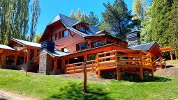 altText(Bariloche: cómo es La Araucaria, la cabaña Premium a orillas del lago Moreno)}