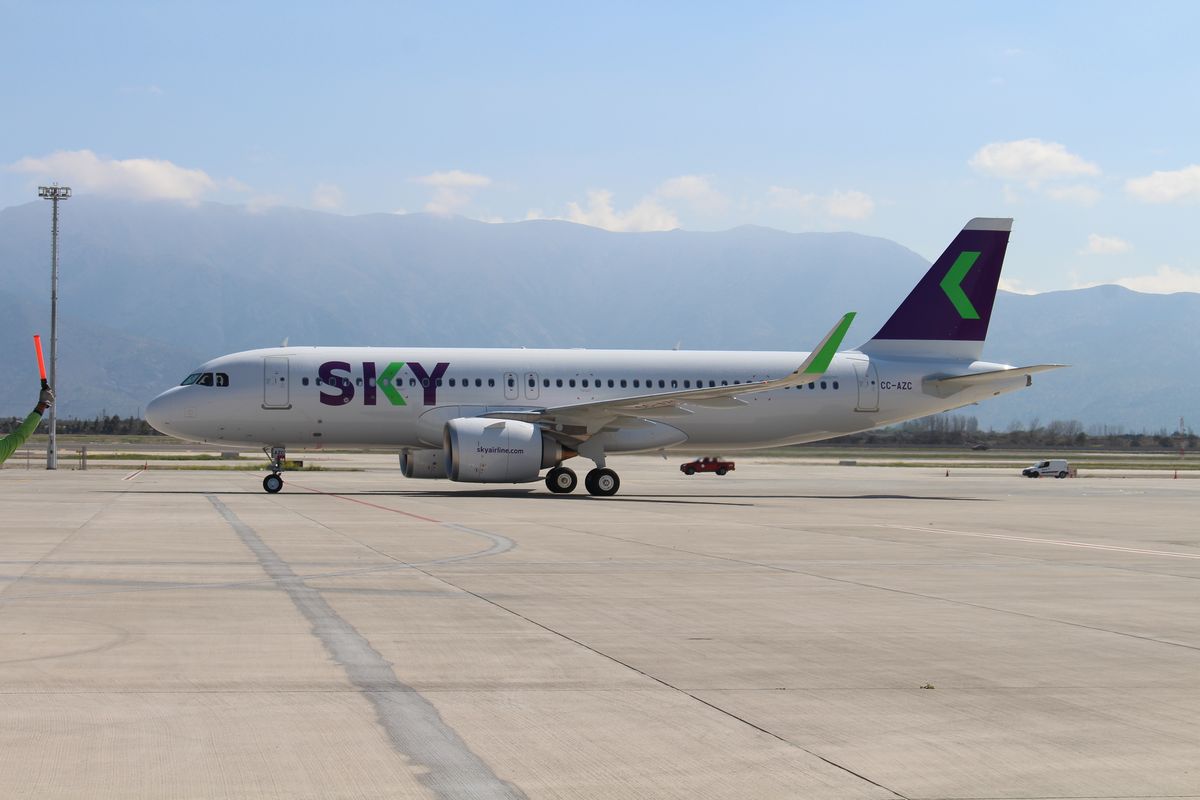 Sky Airlines incorporó tres Airbus A320 para atender la demanda de rutas internacionales en el verano 2024. - Ladevi Medios y Soluciones Sky Airlines incorporó tres Airbus A320 para atender la demanda de rutas internacionales en el verano 2024.