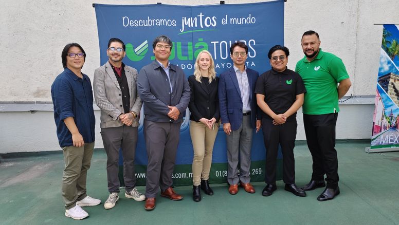 El equipo comercial de Juliá Tours junto a directivos de Tuyyo Tour y el director de la Organización de Turismo de Corea.