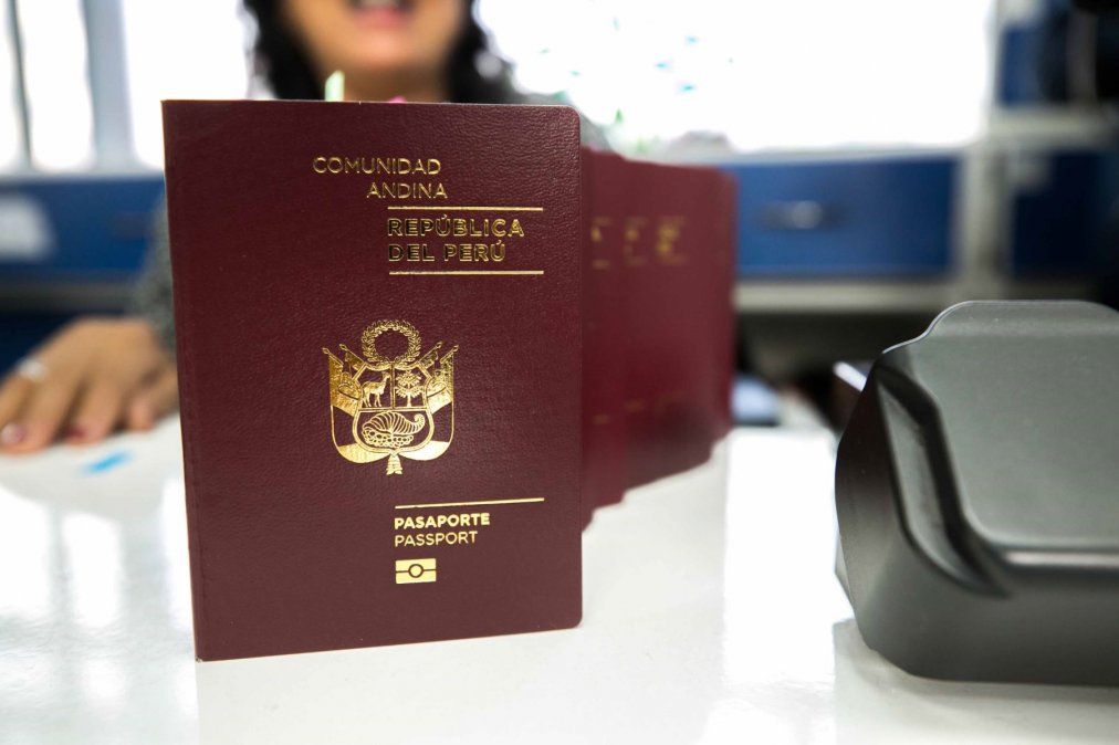 El titular de Migraciones indicó que se trabaja en la actualización del material del pasaporte que comenzaría a finales del 2023.