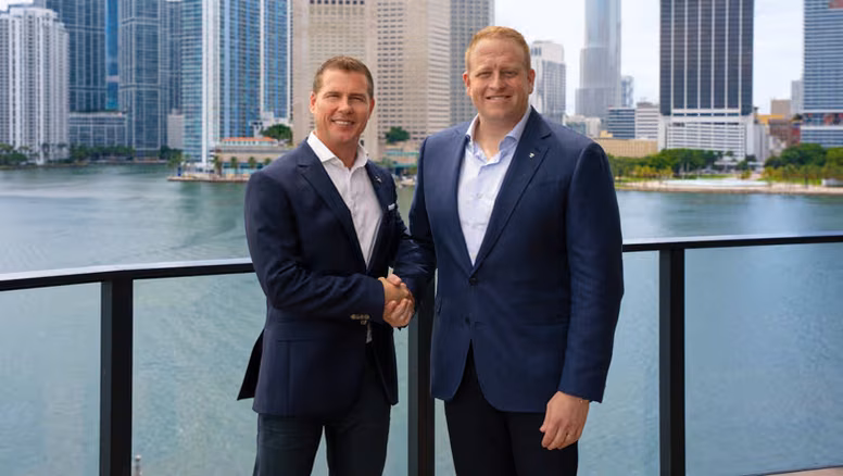 Adam Stewart, CEO de Sandals & Beaches Resorts; y Jason Liberty, CEO de Royal Caribbean Group.
