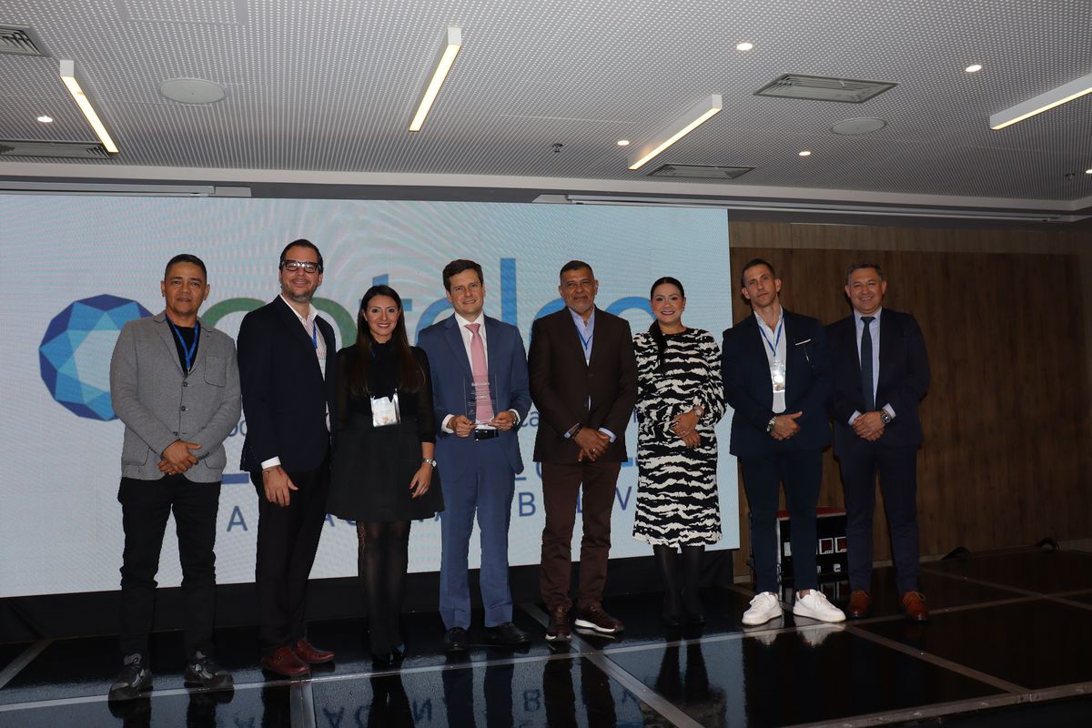 El evento De las murallas a las montañas contó con la presencia de José Duarte, presidente ejecutivo de Cotelco Nacional; Liliana Rodríguez, presidente de Corpoturismo Cartagena; Edwin Bernal, director ejecutivo de Cotelco Nacional, el equipo directivo de Cotelco Capítulo Cartagena y Bolívar, entre otros.