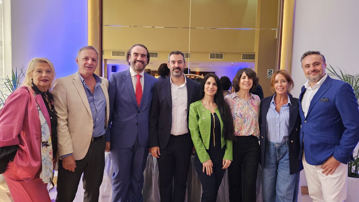 Equipo de Turespaña junto a la delegación de empresarios impulsando el destino Andalucía.