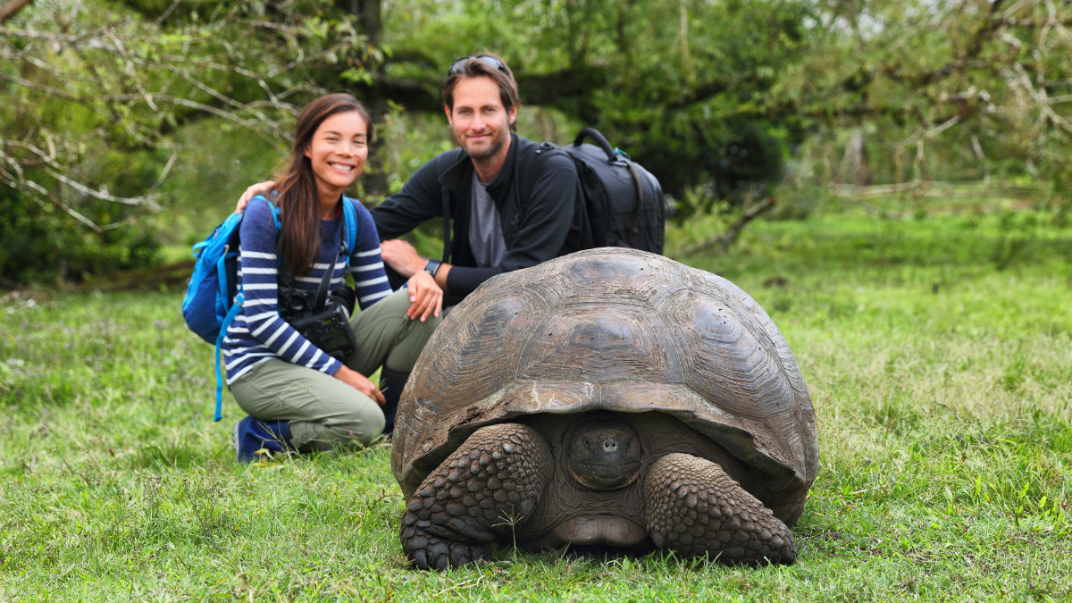 Turistas en las Islas Galápagos. Turistas en las Islas Galápagos.