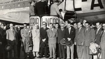 Foto de inauguración del primer vuelo comercial de Iberia entre España y México.