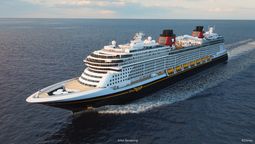 Render del Disney Treasure, navío que comenzará a operar a fines de 2024.