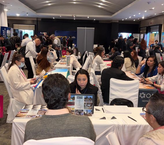 Expositores y agentes de viajes en Ladevi Workshop en Quito.