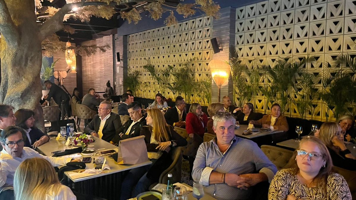 Encuentro organizado por Dunas Travel y Crystal Concepts en Bogotá, que reunió a turoperadores y aliados del sector para compartir novedades y fortalecer vínculos comerciales.  