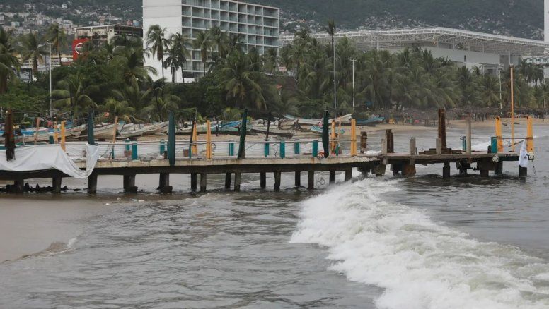 Huracán Otis golpea con fuerza a Acapulco y desde el Consejo Nacional Empresarial Turístico (CNET) creen que la recuperación desde destino demandará más tiempo del deseado por la inexistencia del fideicomiso FONDEN.