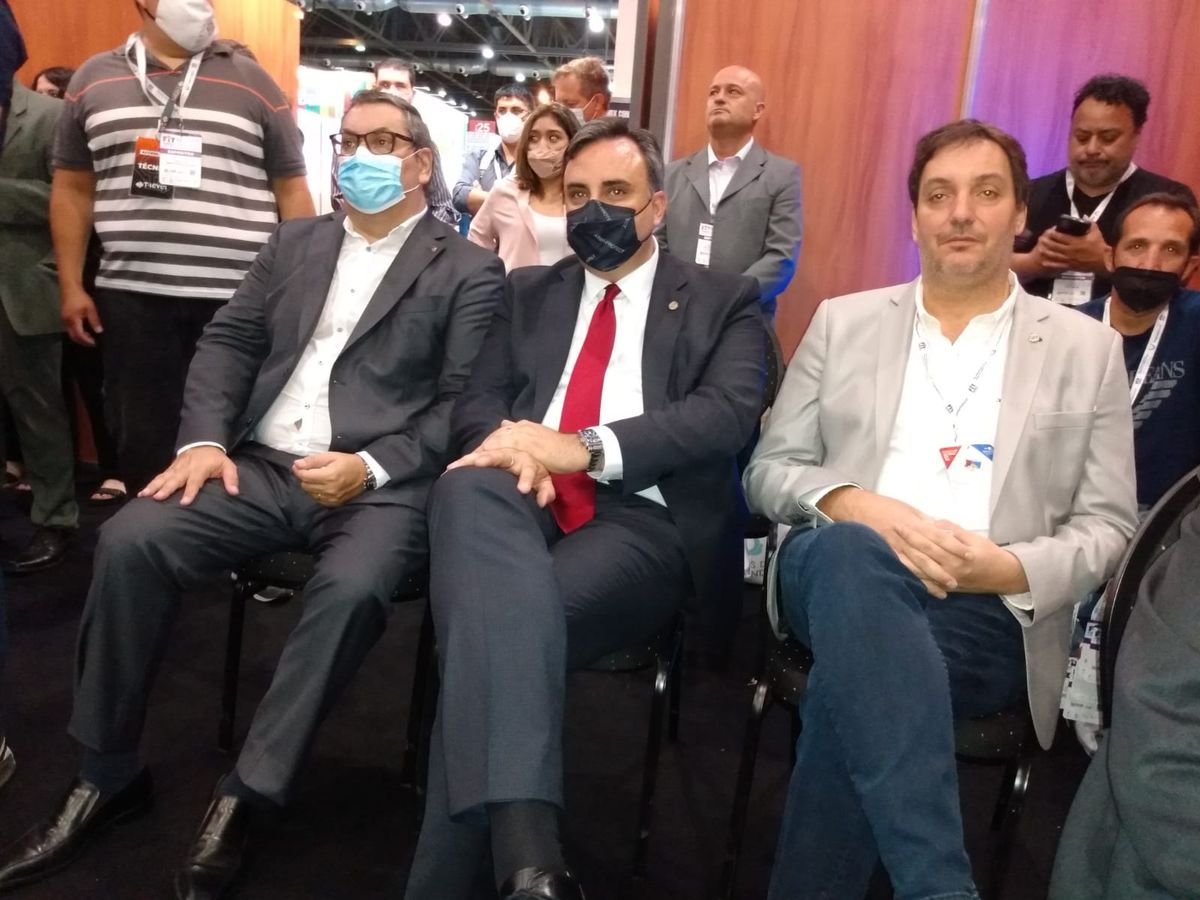 Los dirigentes de la Cámara Argentina de Turismo, Gustavo Hani, Fernando Gorbarán y Daniel Suffredini apoyaron la iniciativa de Termas de Río Hondo en la Feria Internacional de Turismo de América Latina (FIT) 2021.