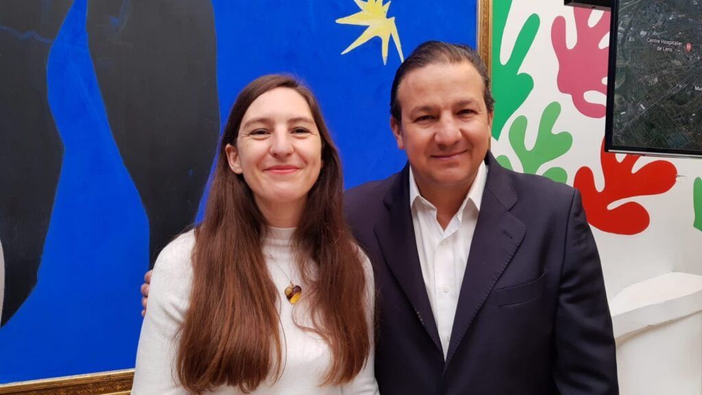 Melanie Belin, directora para México en Atout France; y Roberto Trauwitz, director de PeTra Operadora.