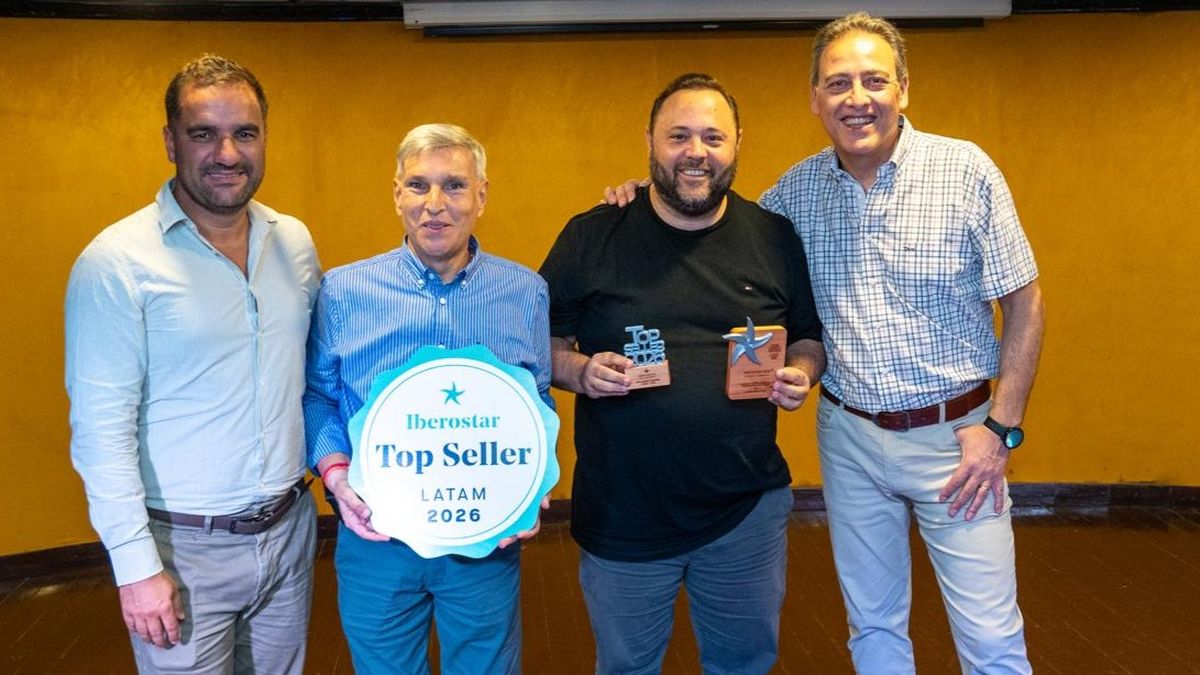 Anyway Travel recibe el premio de Iberostar: João Abegão, Carlos Lorgueilleux, Ezequiel Papandrea y Héctor Álvarez.
