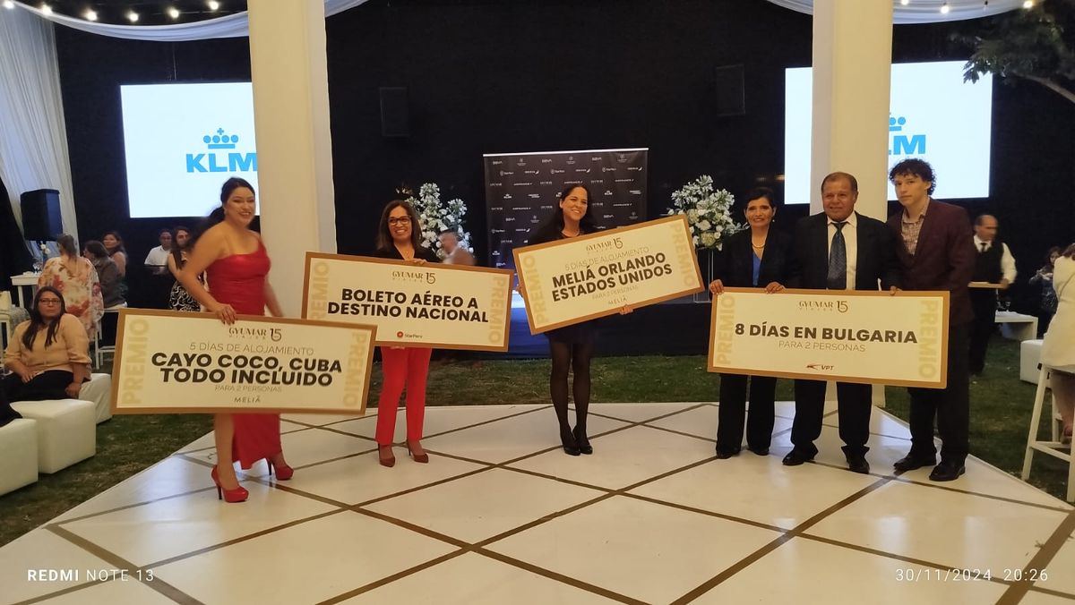 Agentes premiadas en el 15° aniversario.