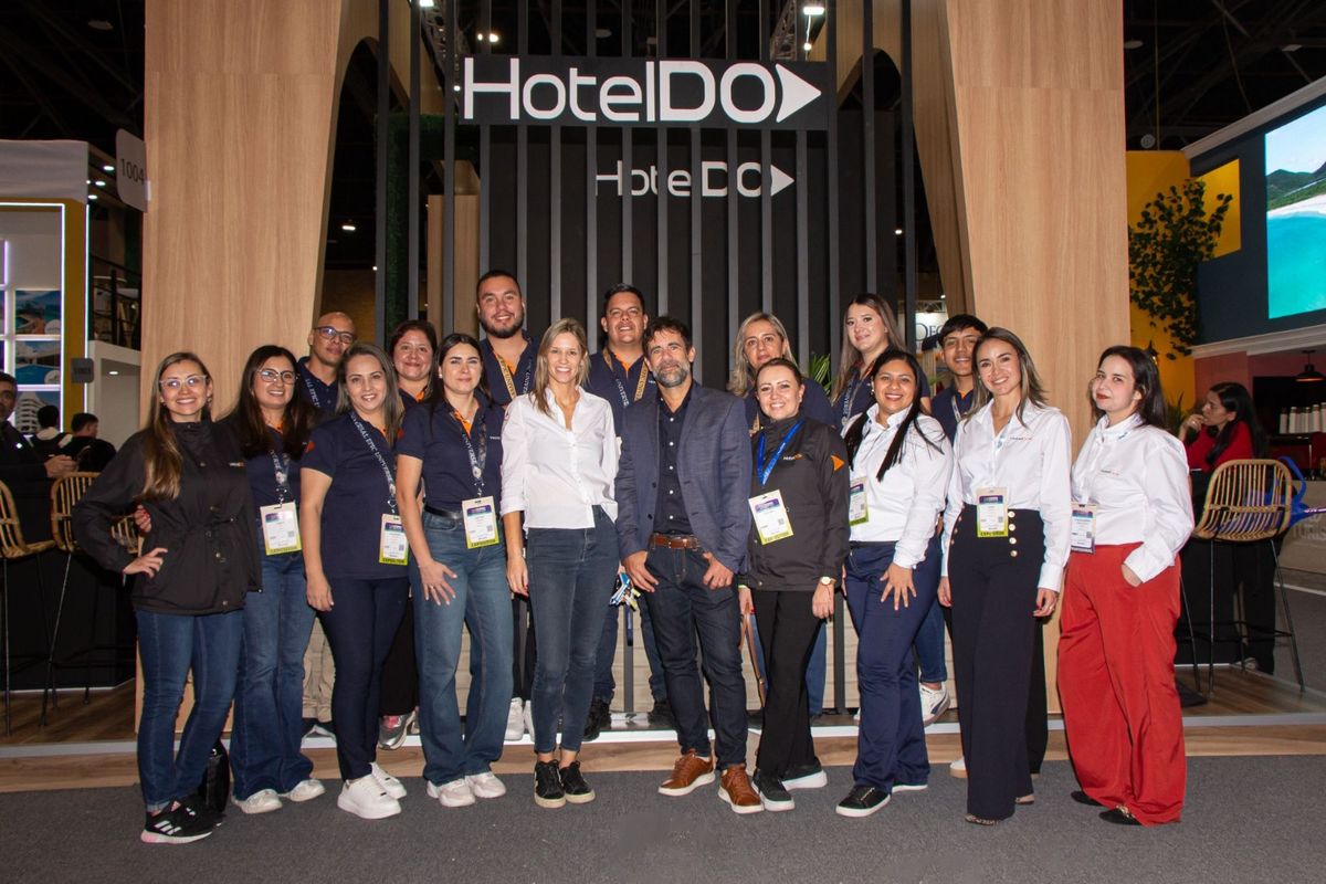Equipo de HotelDO en el marco de la Vitrina Turística Anato. 